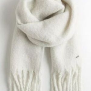 NWT Hollister Womens Soft Warm Fringe Scarf